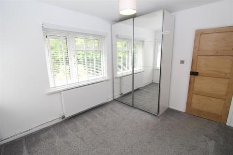 2 bedroom flat to rent, Garth Close, Morganstown CF15