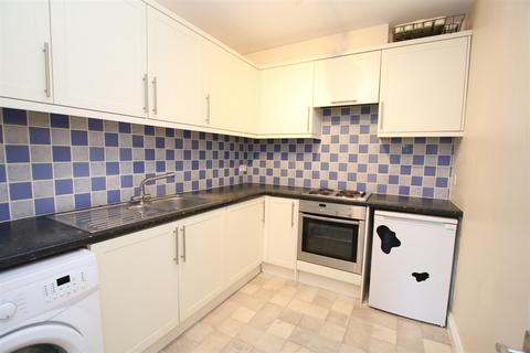 2 bedroom flat to rent, Park Place, Horsham