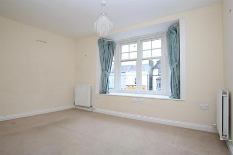 2 bedroom flat to rent, Park Place, Horsham