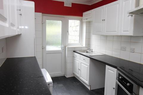 3 bedroom terraced house to rent, Franmil Road, RM12