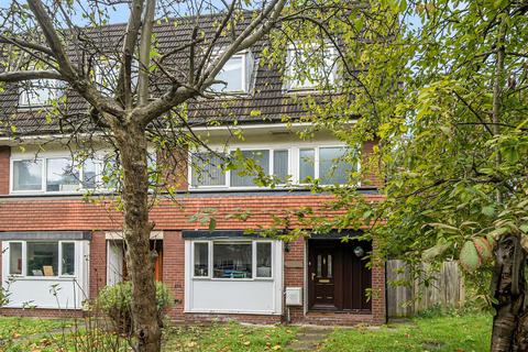 1 Bembridge Close, London, NW6 7YF