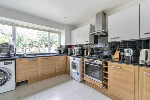 1 Bembridge Close, London, NW6 7YF
