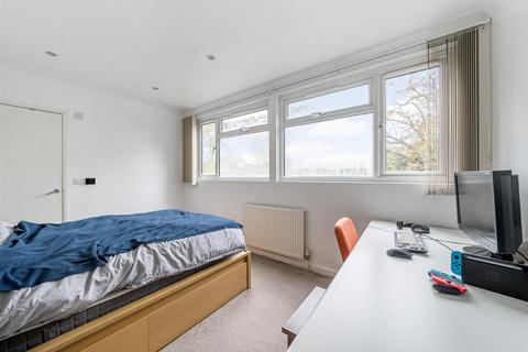1 Bembridge Close, London, NW6 7YF