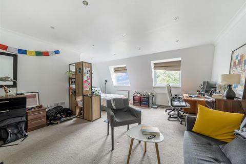 1 Bembridge Close, London, NW6 7YF