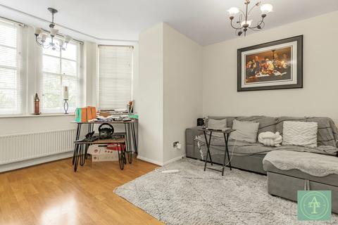 2 bedroom flat for sale, Pennington Drive, N21