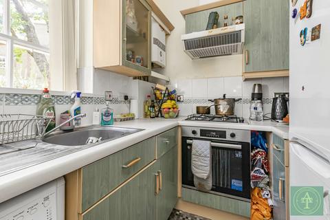 2 bedroom flat for sale, Pennington Drive, N21