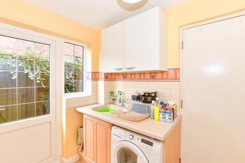 2 Bodiam Close, Southwater, Horsham, RH13 9XW