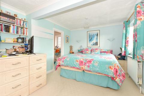 2 Bodiam Close, Southwater, Horsham, RH13 9XW