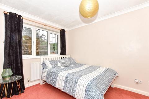 2 Bodiam Close, Southwater, Horsham, RH13 9XW