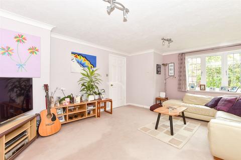 2 Bodiam Close, Southwater, Horsham, RH13 9XW