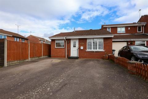 2 bedroom semi-detached bungalow for sale, The Poppins, Leicester, LE4