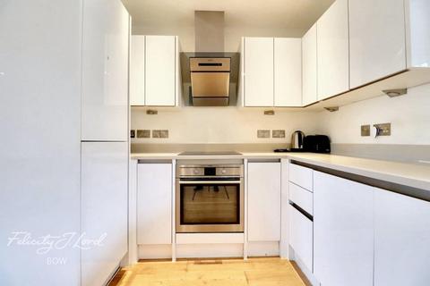 2 bedroom flat to rent, Bow Common Lane, LONDON