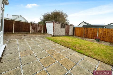 2 bedroom detached bungalow for sale, 27 Hilton Drive, Rhyl, Denbighshire LL18 3BE