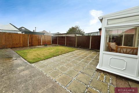 2 bedroom detached bungalow for sale, 27 Hilton Drive, Rhyl, Denbighshire LL18 3BE