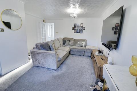 8 Cowlins, Harlow, CM17 0FZ