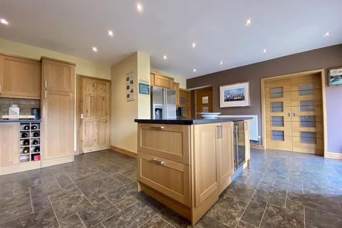 4 bedroom detached house to rent, Walseker Lane, Woodall, Sheffield