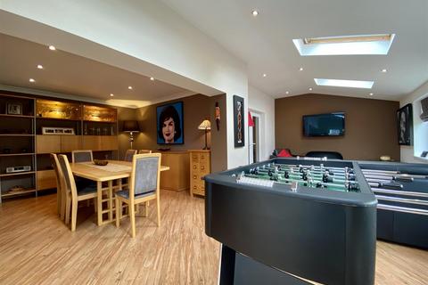 4 bedroom detached house to rent, Walseker Lane, Woodall, Sheffield