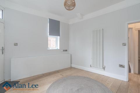 2 bedroom end of terrace house for sale, Byrons Lane, Macclesfield, SK11 7JW