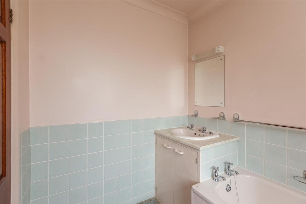 Stonecroft Bathroom-2.jpg