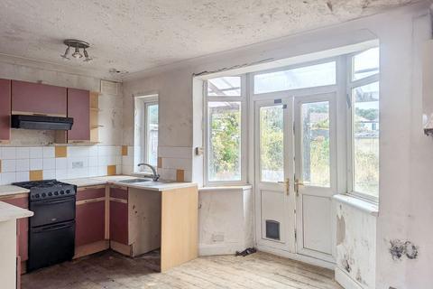 16 Maltby Road, Chessington, KT9 2BX