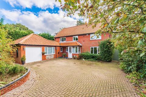 4 bedroom detached house for sale, The Street, Catfield