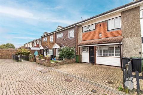 3 bedroom terraced house for sale, Caister Drive, Basildon SS13