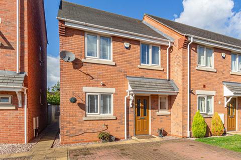 3 bedroom end of terrace house for sale, Regal Gardens, Bromsgrove. B61