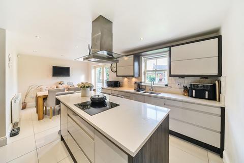 4 bedroom detached house for sale, Orchard Green, Scholes, Leeds, LS15