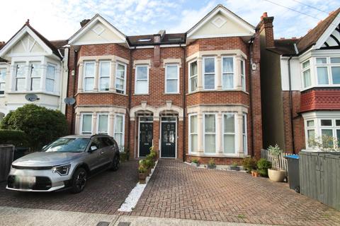 4 bedroom terraced house to rent, Coombe Gardens, New Malden