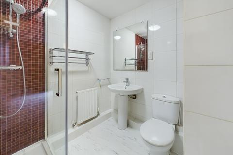 2 bedroom flat to rent, Saxon House, Wallington, Surrey