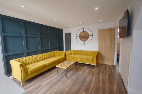 6 bedroom terraced house to rent, Filey Road, Manchester M14