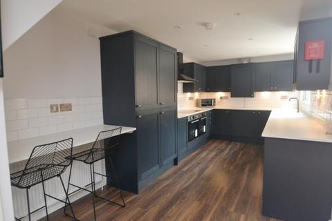 6 bedroom terraced house to rent, Filey Road, Manchester M14
