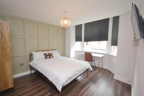6 bedroom terraced house to rent, Filey Road, Manchester M14