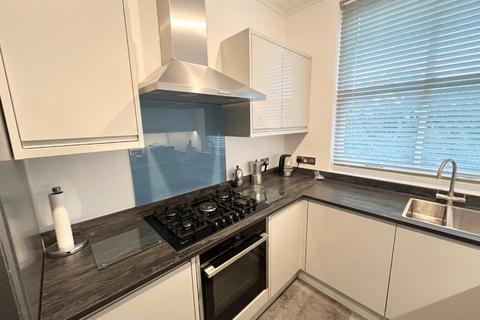 2 bedroom flat to rent, 2 Eaton Gardens, Hove BN3