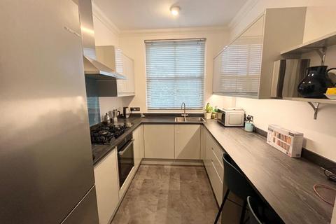 2 bedroom flat to rent, 2 Eaton Gardens, Hove BN3