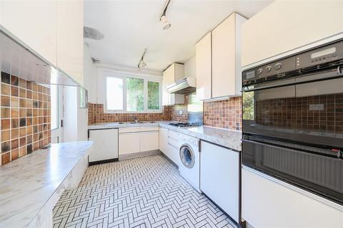 4 bedroom detached house for sale, Whitchurch Gardens, Edgware