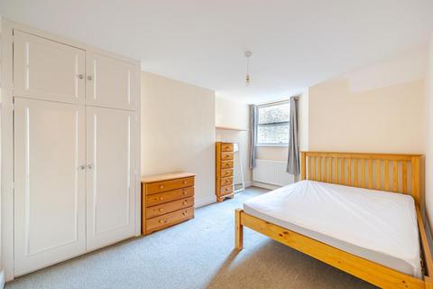 3 bedroom flat to rent, Killyon Road, London SW8