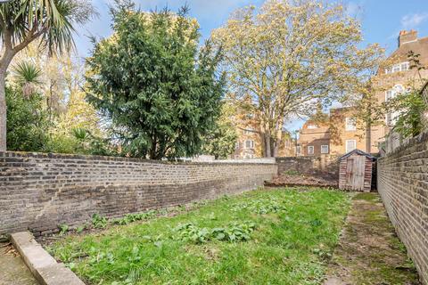 3 bedroom flat to rent, Killyon Road, London SW8