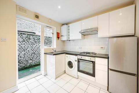 3 bedroom flat to rent, Killyon Road, London SW8