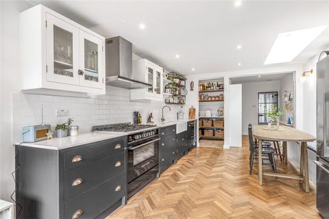 85 Railway Road, Teddington, TW11 8RZ