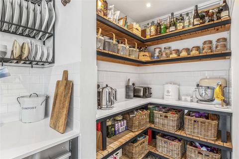 85 Railway Road, Teddington, TW11 8RZ