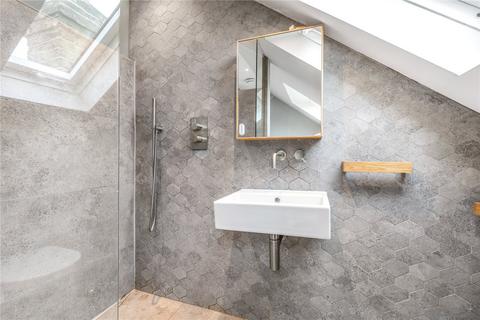 85 Railway Road, Teddington, TW11 8RZ
