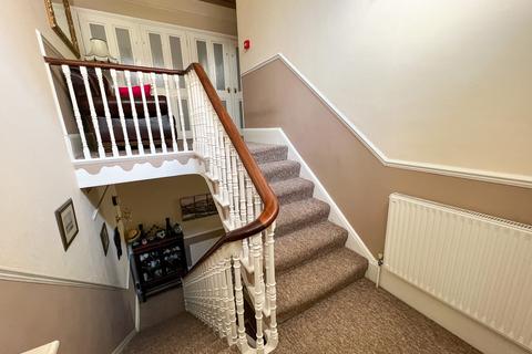48 Bampfylde Road, Torquay, TQ2 5AY