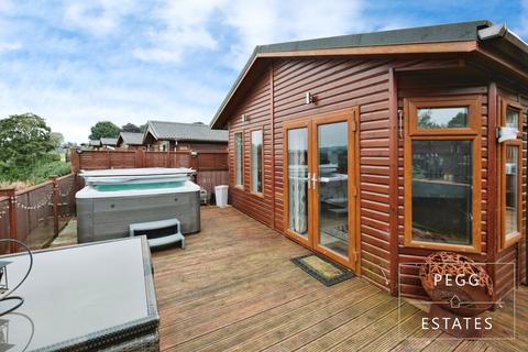 2 bedroom detached house for sale, Devon Hills, Paignton TQ4