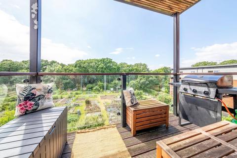 2 bedroom apartment for sale, Highwood Close, East Dulwich, London, SE22