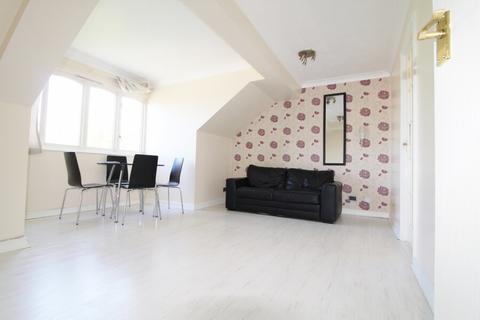 1 bedroom flat to rent, Wells Court, Longfield Drive, CR4