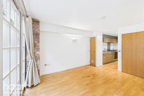 2 bedroom apartment for sale, North Block The Railstore, Gidea Park, RM2
