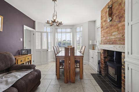 13 Thrapston Road, Finedon, Wellingborough, NN9 5DG