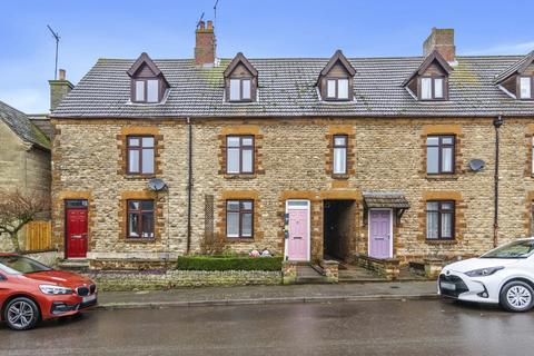 4 bedroom terraced house for sale, Orchard Road, Wellingborough NN9