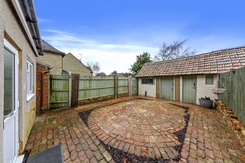 4 bedroom terraced house for sale, Orchard Road, Wellingborough NN9